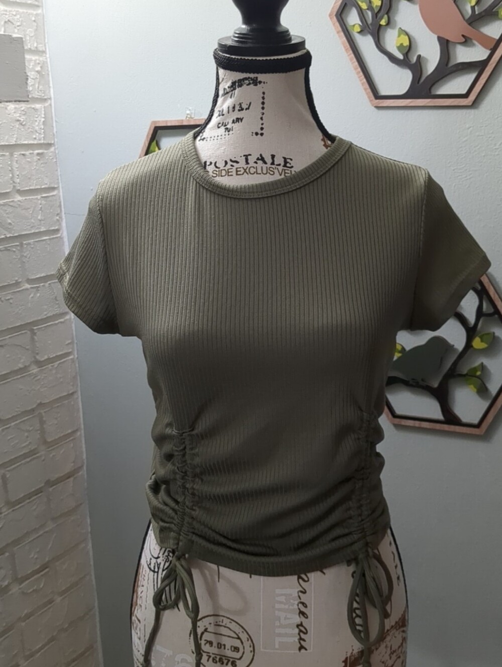 **3/$10** Heart & Hips Top Size Medium